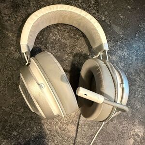 Razer Kraken Over-Ear Wired Headphones in Silver and Gray